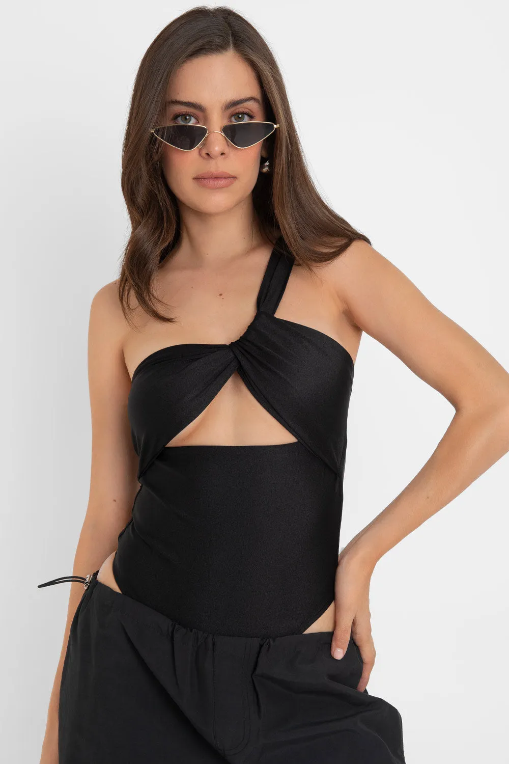 Body de tirante diagonal escote con nudo
