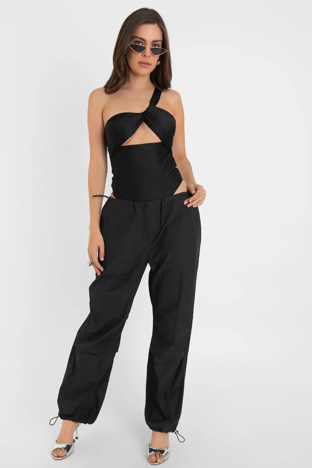 Body de tirante diagonal escote con nudo