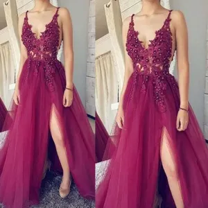 Burgundy v neck prom dresses long beaded lace appliqué sexy tulle prom gown with side slit 2020