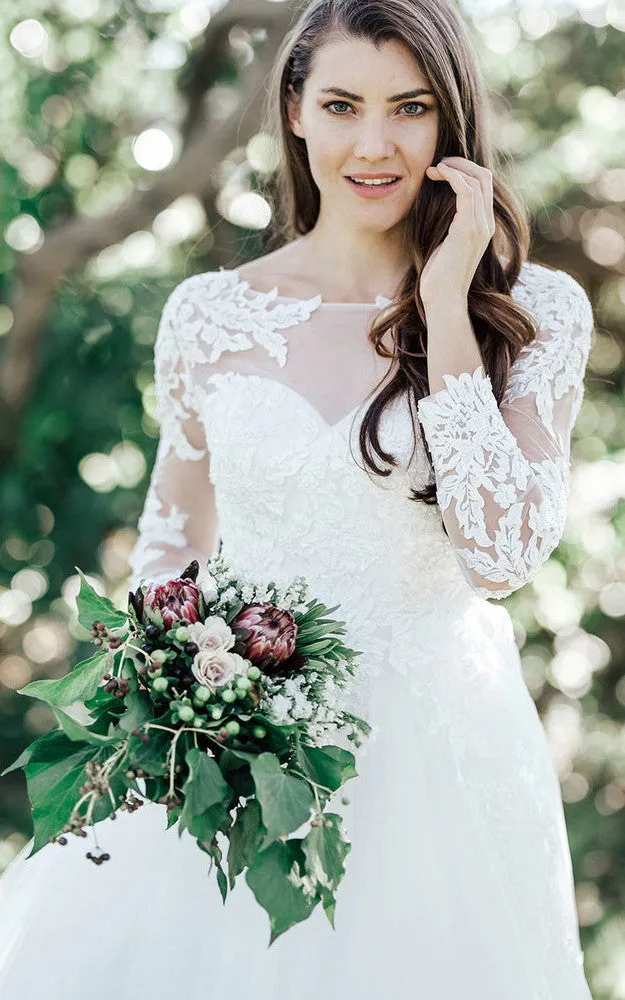 Elegant Ball Gown Bateau Lace Tulle Floor-length Court Train Wedding Dress with Appliques-715964
