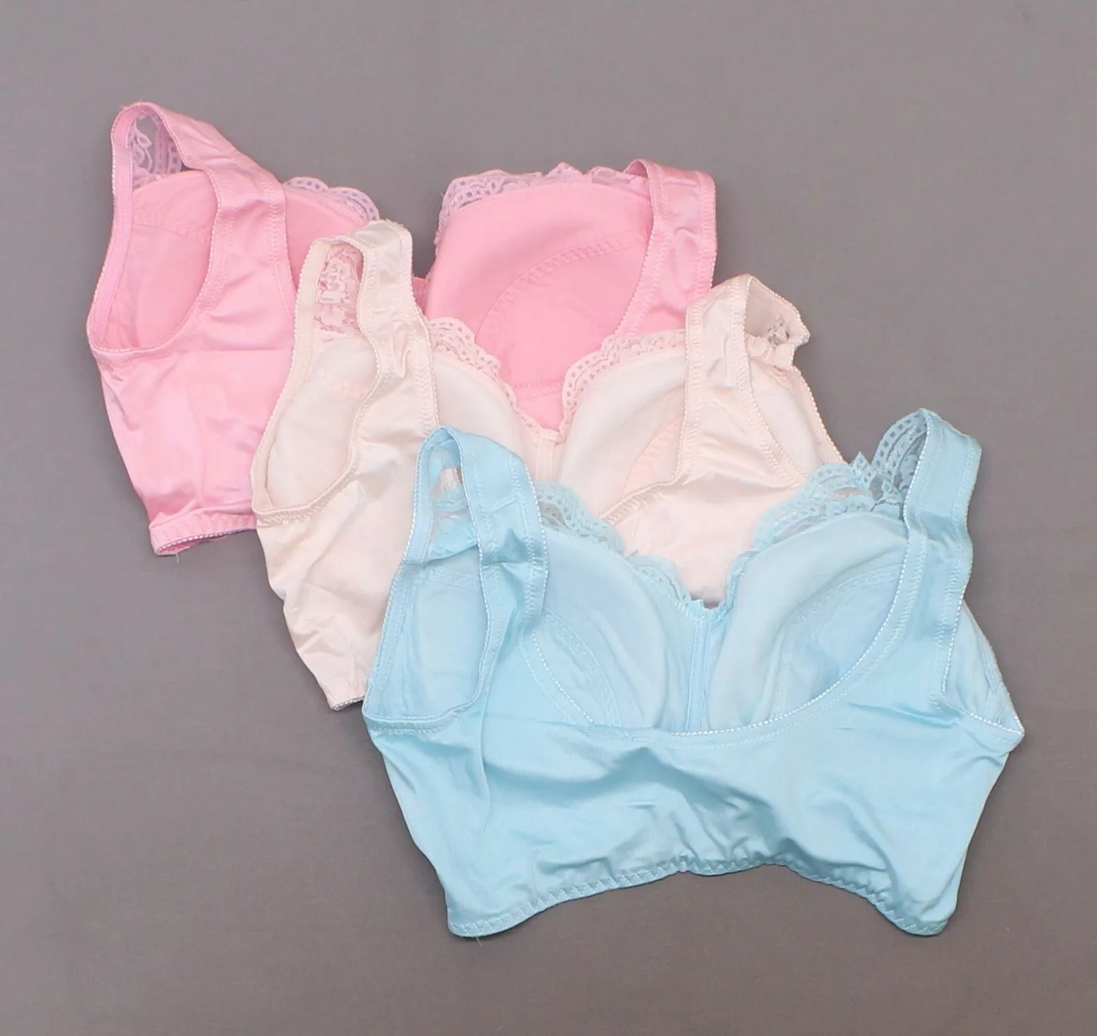 New Rhonda Shear LOT OF 3 Pinup Bra With Removable Pads. 656439-NEW Large