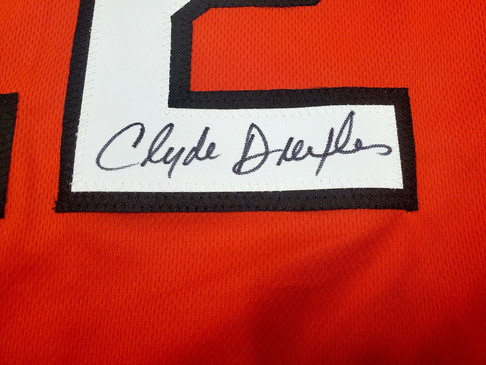 PORTLAND TRAIL BLAZERS CLYDE DREXLER AUTOGRAPHED RED JERSEY JSA STOCK #197000