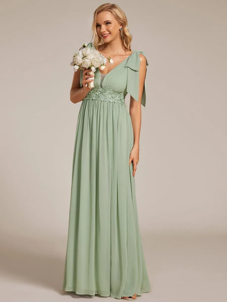 Robe longue de demoiselle d'honneur à taille empire avec nœud sur les épaules