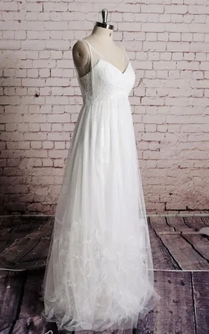 Sleeveless V-Neck A-Line Tulle Dress With Lace Bodice and Skirt Ruffles - ET_711047
