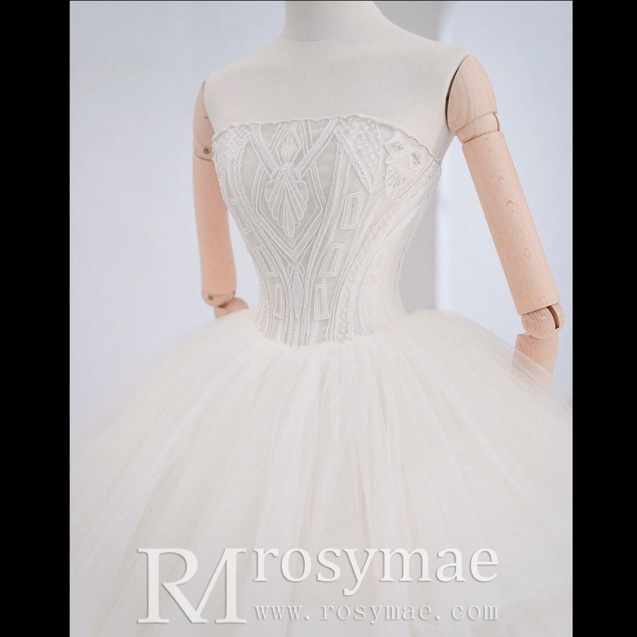 Straight Neckline Strapless Wedding Dresses with Multi Tulle