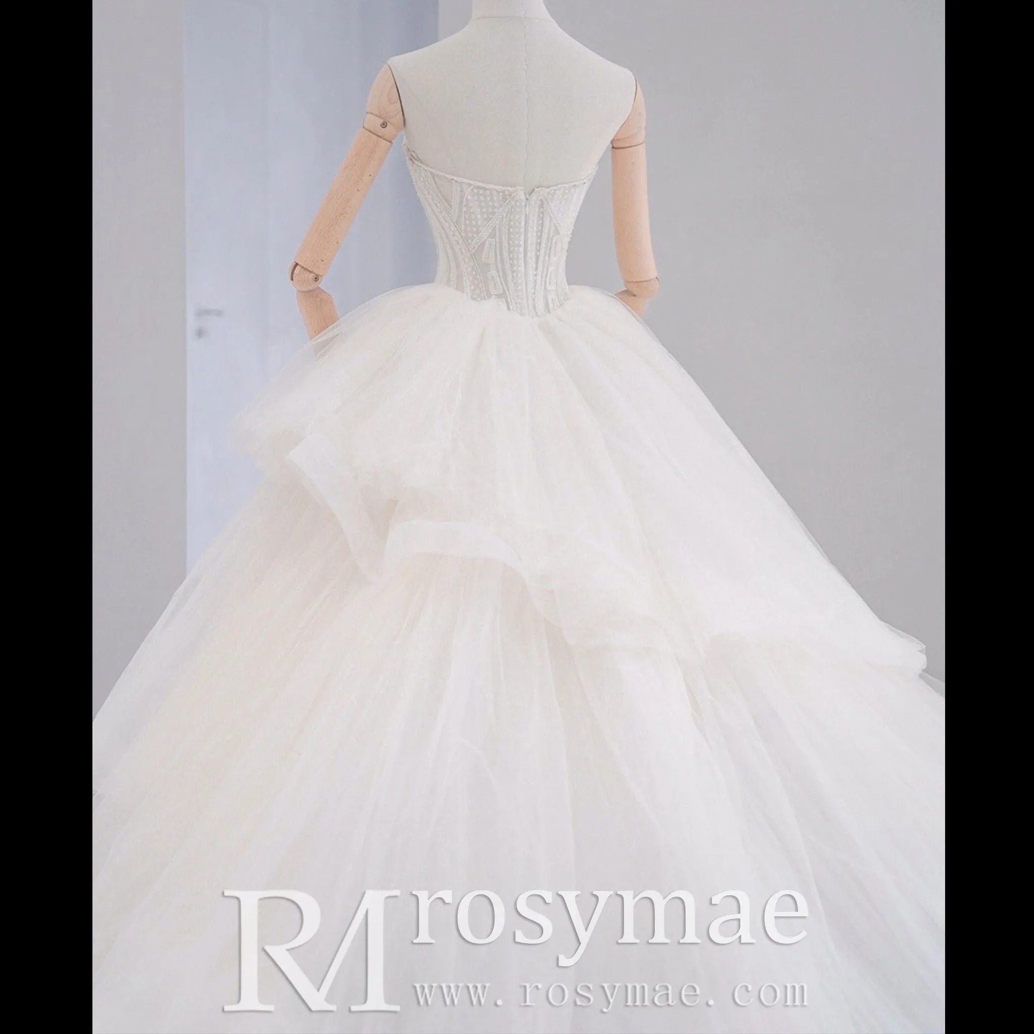 Straight Neckline Strapless Wedding Dresses with Multi Tulle