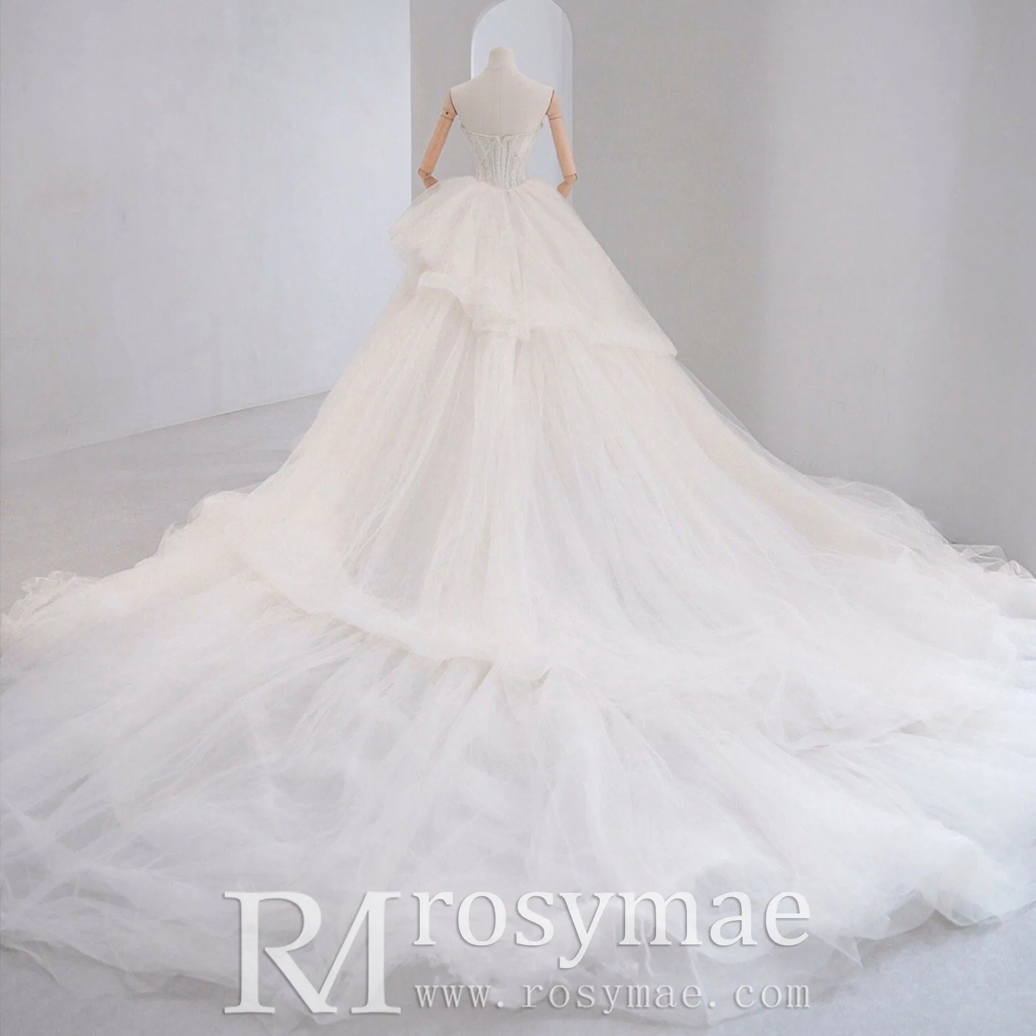 Straight Neckline Strapless Wedding Dresses with Multi Tulle